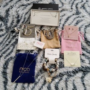 Bundle of fashion jewelry